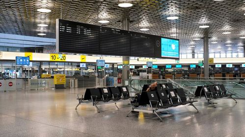 航空、旅游與零售業(yè)崗位危機(jī) 多重沖擊下的就業(yè)挑戰(zhàn)